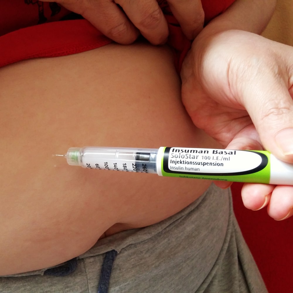 Insulin spritzen bei Kinder mit Diabetes Insulin spritzen.